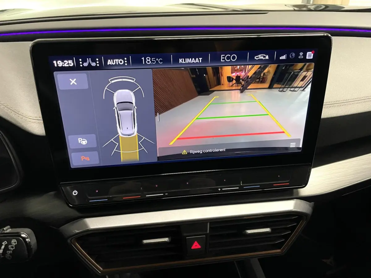 1.4 e-Hybrid VZ 245 PK/ Cam/ Keyless/ 19'LMV/ Matrix LED