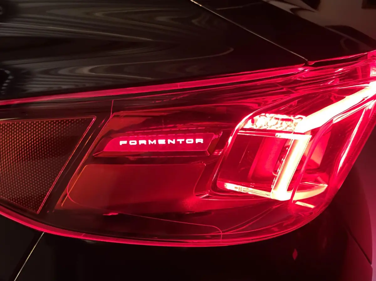 1.4 e-Hybrid VZ 245 PK/ Cam/ Keyless/ 19'LMV/ Matrix LED