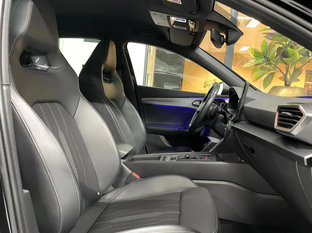 1.4 e-Hybrid VZ 245 PK/ Cam/ Keyless/ 19'LMV/ Matrix LED