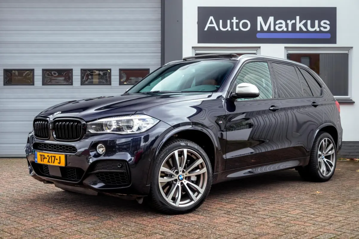 M50d|Pano|ACC|HUD|Memory|Trekhaak|Carbonschwarz|Adaptief onderstel|381PK