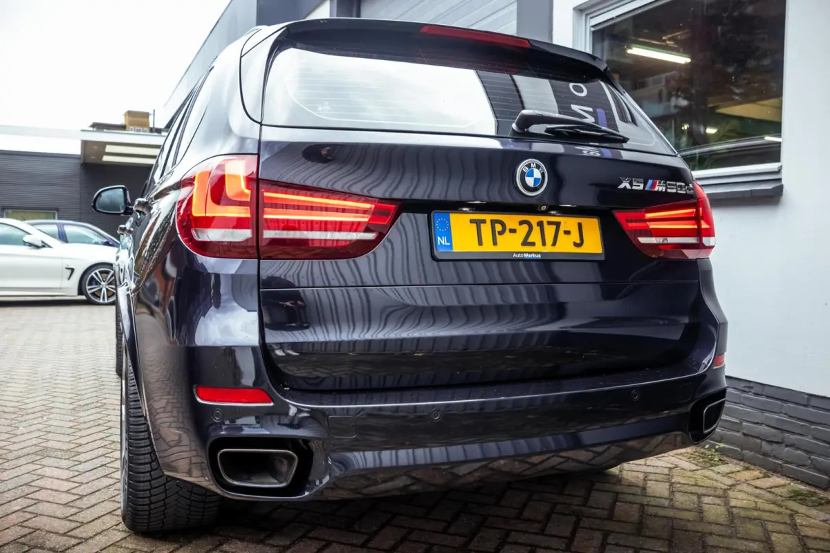 M50d|Pano|ACC|HUD|Memory|Trekhaak|Carbonschwarz|Adaptief onderstel|381PK