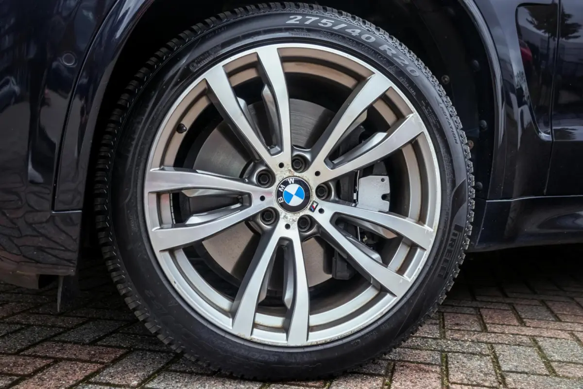M50d|Pano|ACC|HUD|Memory|Trekhaak|Carbonschwarz|Adaptief onderstel|381PK
