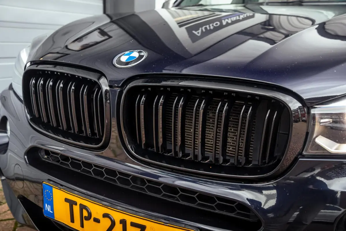 M50d|Pano|ACC|HUD|Memory|Trekhaak|Carbonschwarz|Adaptief onderstel|381PK