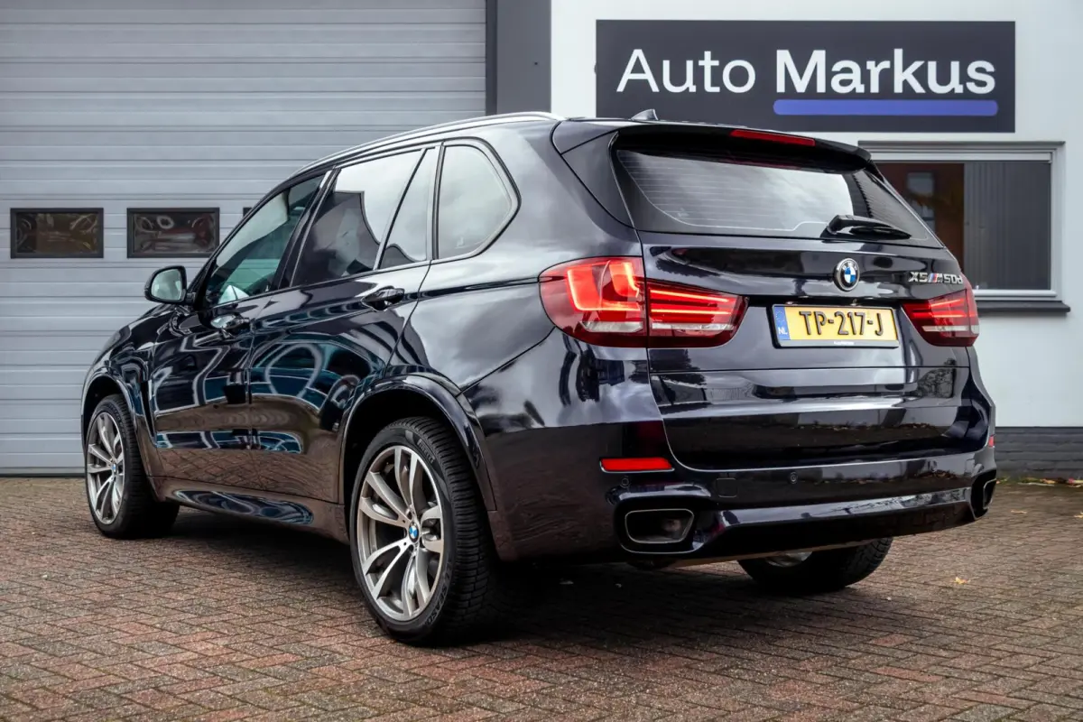 M50d|Pano|ACC|HUD|Memory|Trekhaak|Carbonschwarz|Adaptief onderstel|381PK