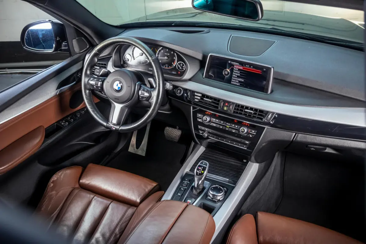 M50d|Pano|ACC|HUD|Memory|Trekhaak|Carbonschwarz|Adaptief onderstel|381PK