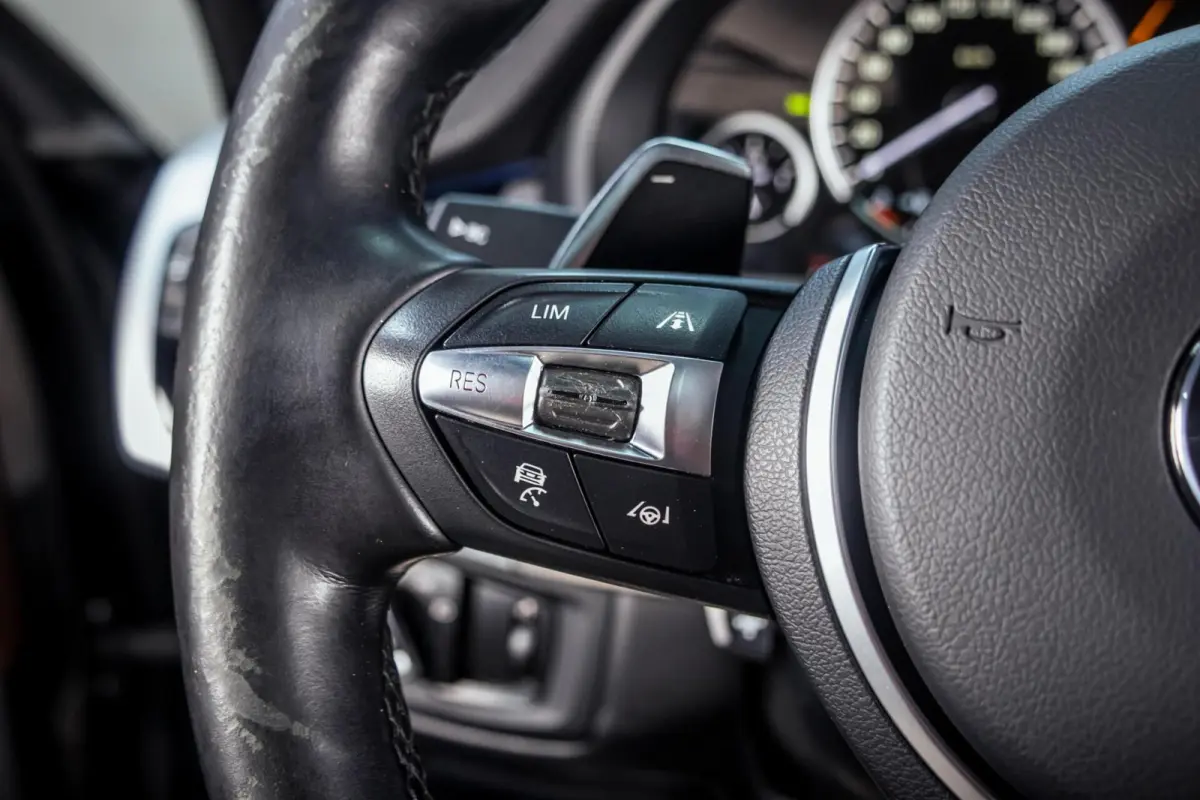 M50d|Pano|ACC|HUD|Memory|Trekhaak|Carbonschwarz|Adaptief onderstel|381PK