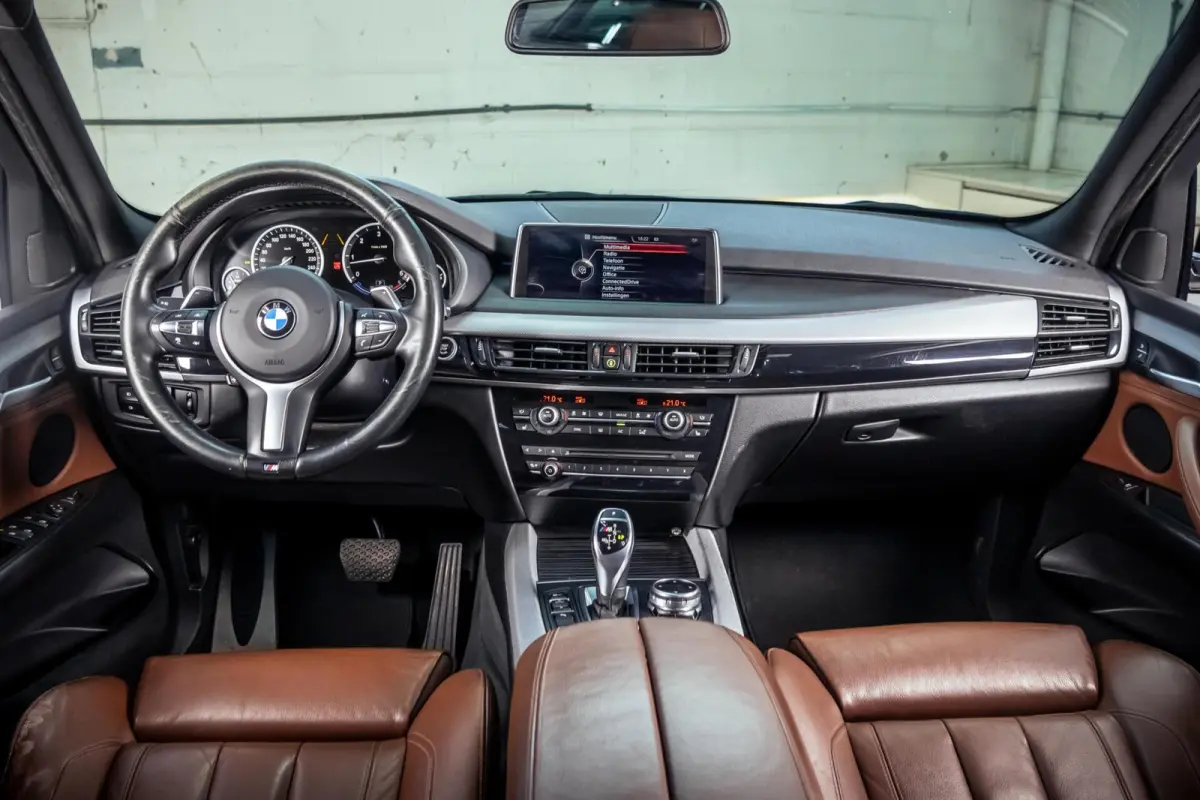 M50d|Pano|ACC|HUD|Memory|Trekhaak|Carbonschwarz|Adaptief onderstel|381PK