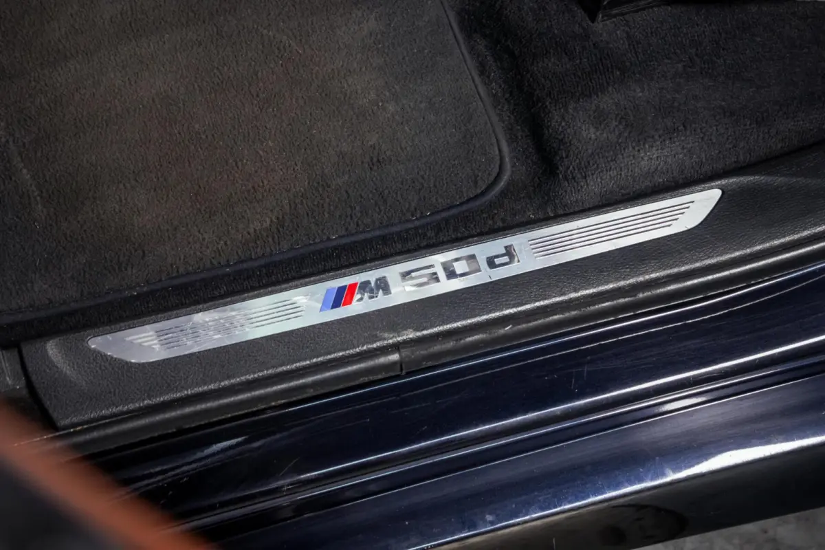 M50d|Pano|ACC|HUD|Memory|Trekhaak|Carbonschwarz|Adaptief onderstel|381PK