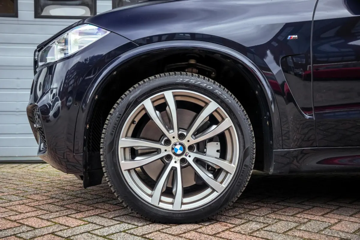 M50d|Pano|ACC|HUD|Memory|Trekhaak|Carbonschwarz|Adaptief onderstel|381PK