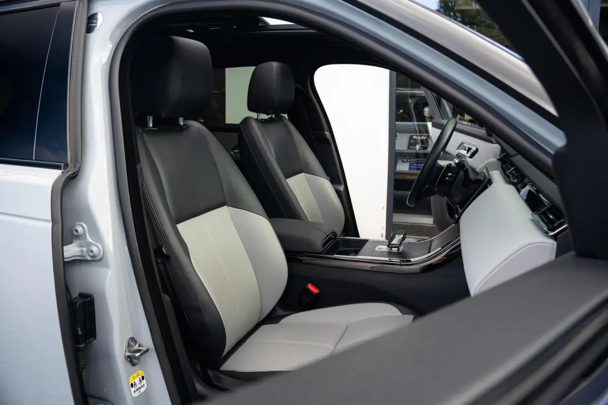 P400e Hybride AWD R-Dynamic HSE|1 Eig|Org NL NAP|FaceLift|Panoramadak|Meridian|CarPlay|Leder Bi-Color|Arroios Grey|Dealer Onderhouden
