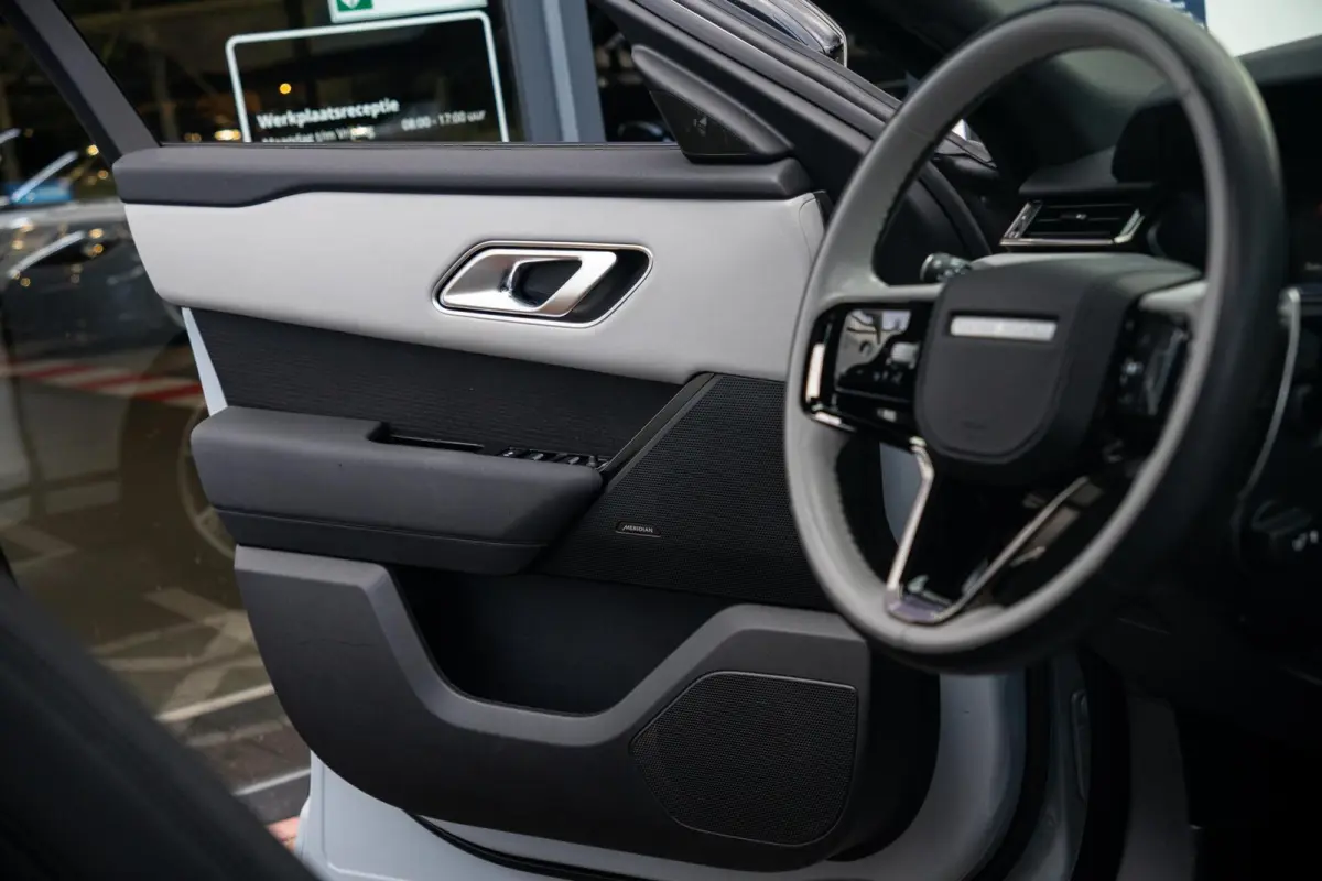 P400e Hybride AWD R-Dynamic HSE|1 Eig|Org NL NAP|FaceLift|Panoramadak|Meridian|CarPlay|Leder Bi-Color|Arroios Grey|Dealer Onderhouden