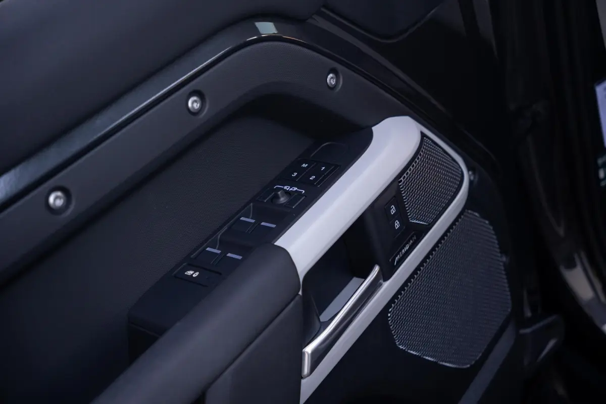 P400e Hybride X-Dynamic HSE Edition|1 Eigenaar|Org NL NAP|BTW|Panoramadak|Trekhaak|Luchtvering|CarPlay|Nieuwstaat|Dealer Onderhouden