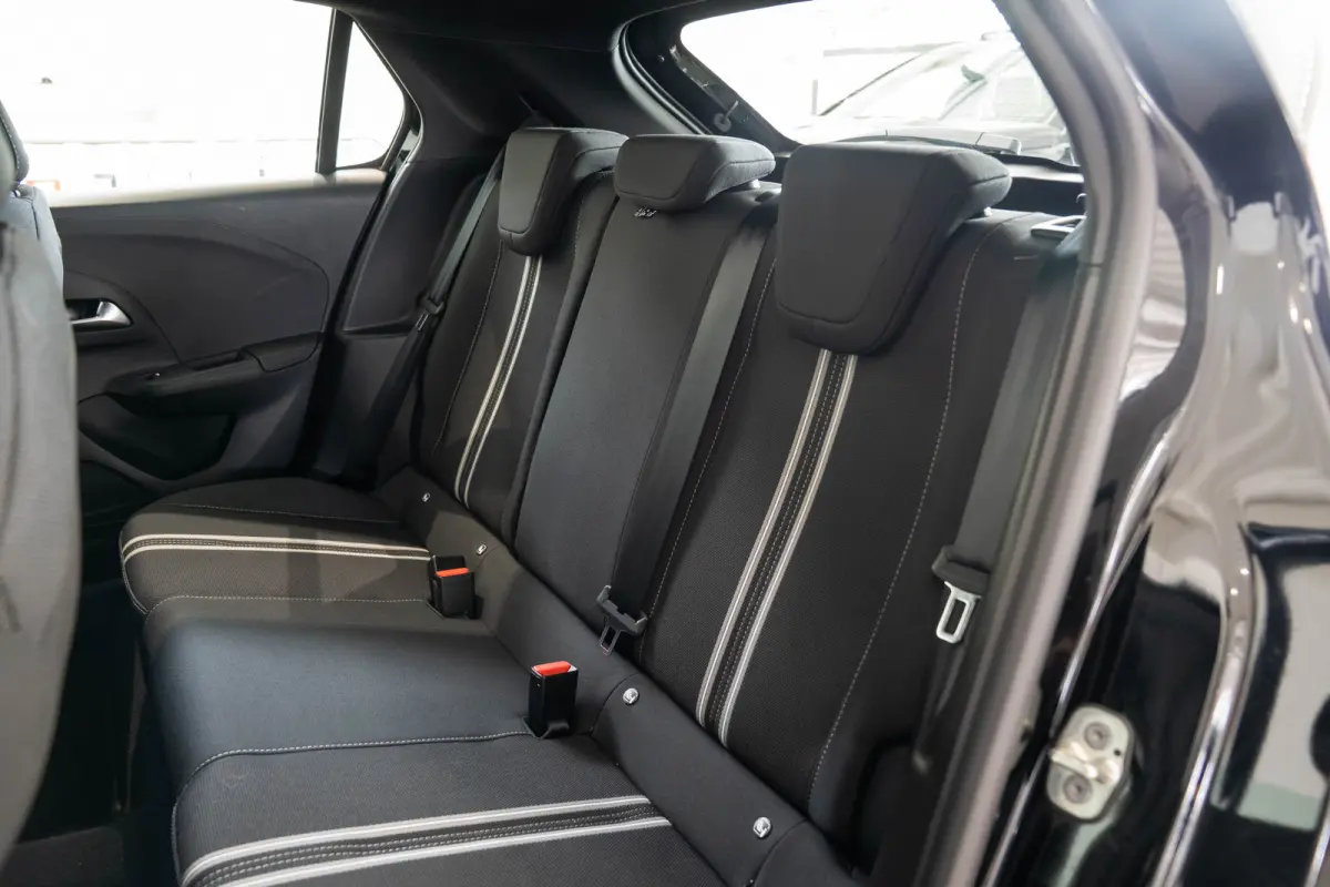 1.2 Turbo Hybrid GS Automaat | Camera | Parkeersensoren | Apple Carplay & Android Auto | Lichtmetalen velgen | Bluetooth |