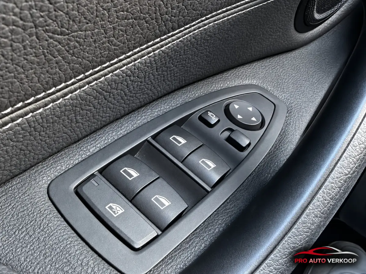 SDrive20i VDL Nedcar Edition M-Pakket_Pano_Trekh
