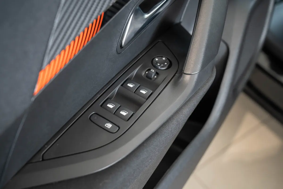 1.2 PureTech Active | Navigatie | Parkeersensoren | Apple Carplay & Android Auto | Bluetooth | Cruise Controle |