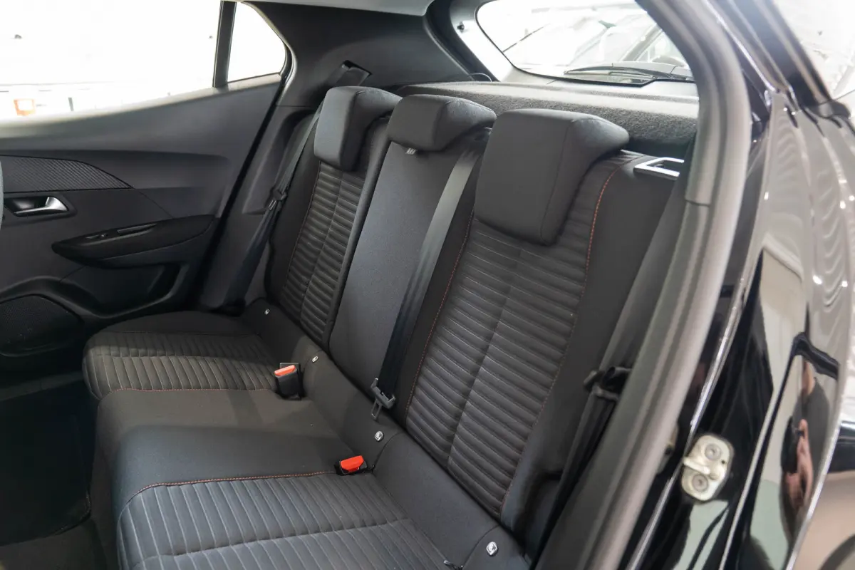 1.2 PureTech Active | Navigatie | Parkeersensoren | Apple Carplay & Android Auto | Bluetooth | Cruise Controle |
