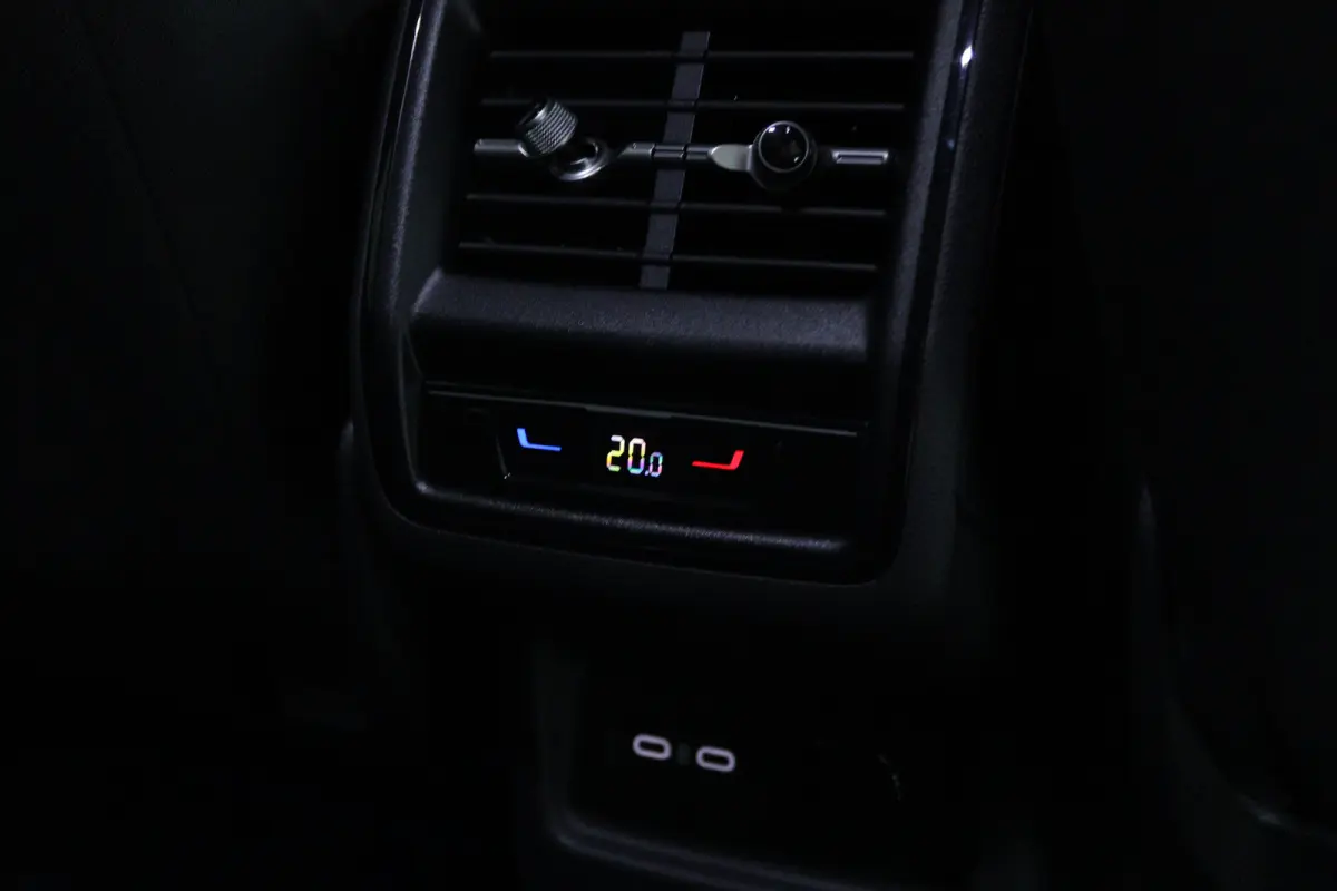 1.5 TSI MHEV Business Edition | Achteruitrijcamera | Airco separaat achter | Apple Carplay/Android Auto|telefoonintegratie premium