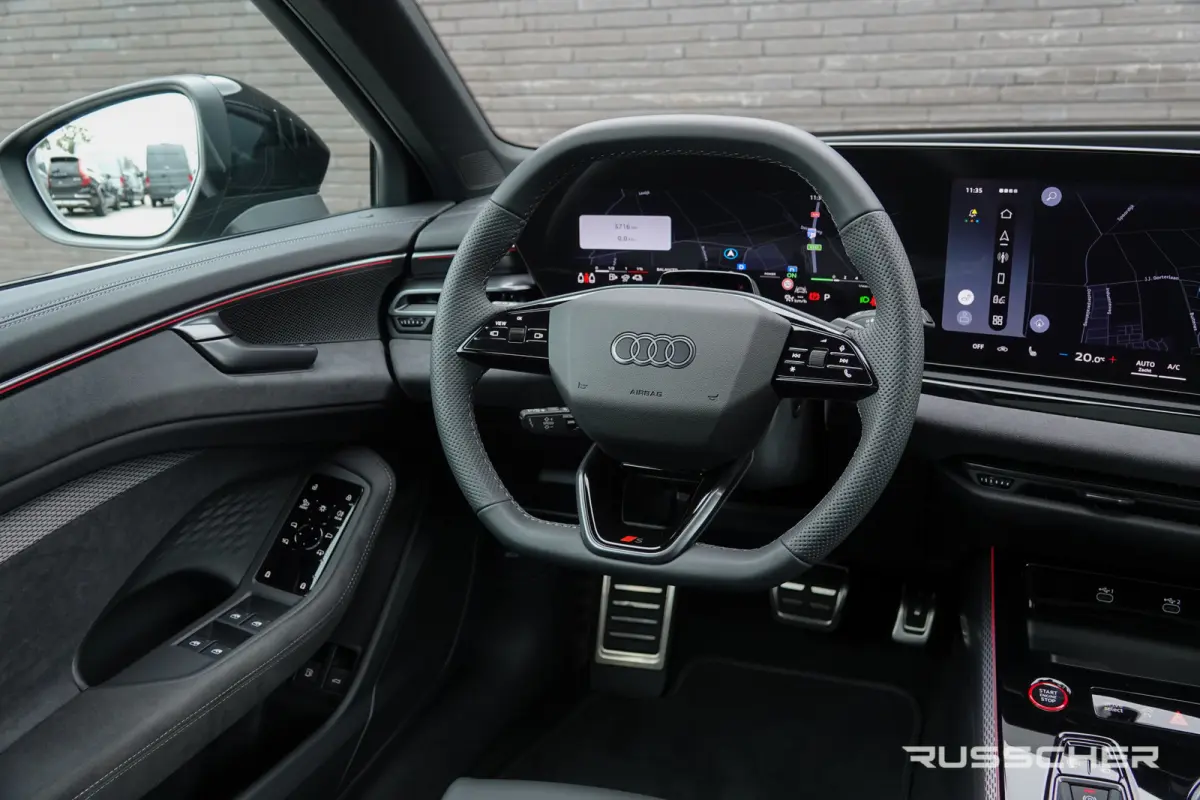 Edition One | 299Pk | quattro | S-Line | Plug-In Hybrid | 360° Camera | Spoiler pack | 22'' | Mythos Black