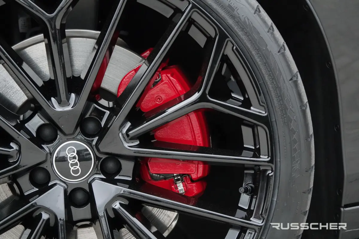 Edition One | 299Pk | quattro | S-Line | Plug-In Hybrid | 360° Camera | Spoiler pack | 22'' | Mythos Black