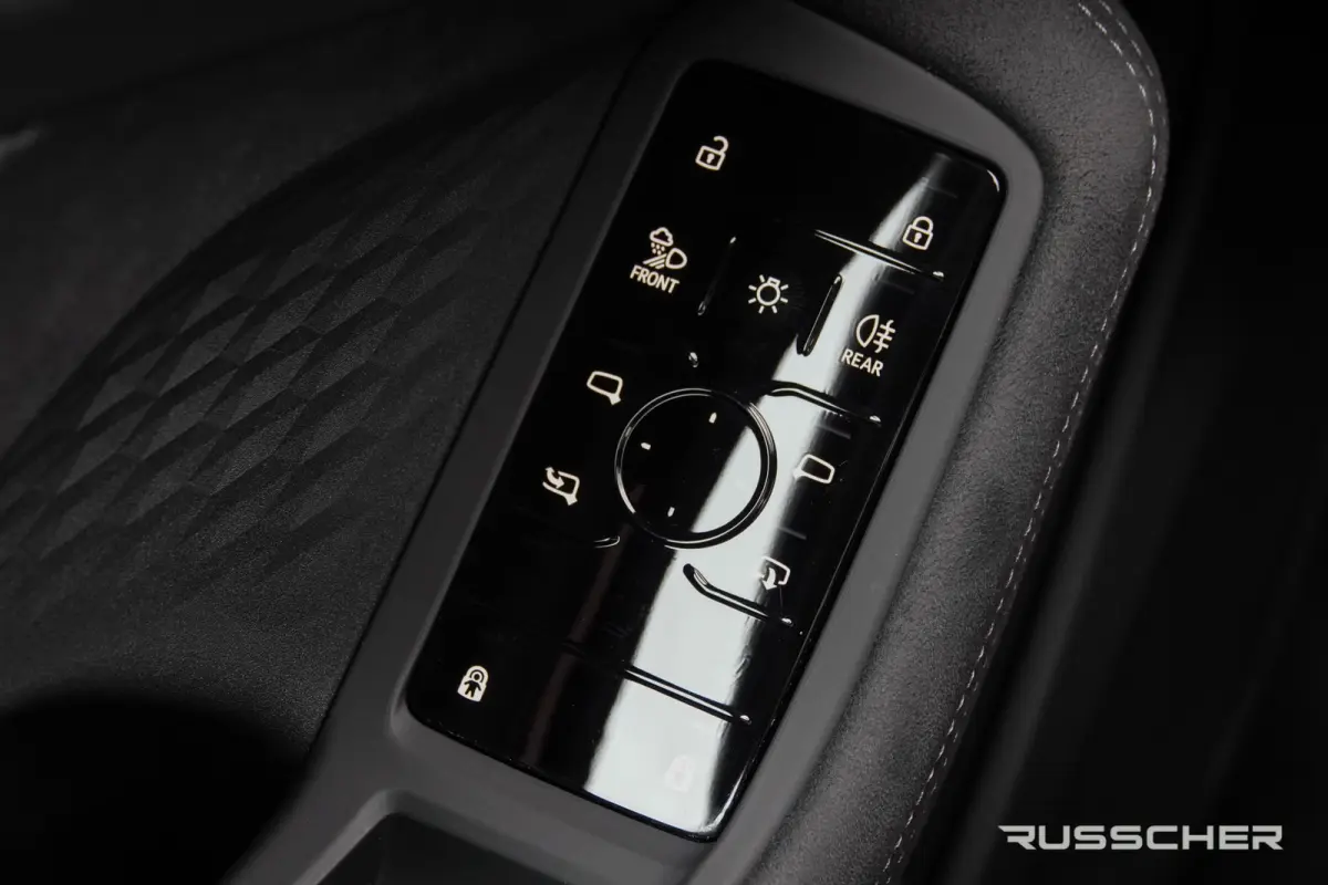 Edition One | 299Pk | quattro | S-Line | Plug-In Hybrid | 360° Camera | Spoiler pack | 22'' | Mythos Black