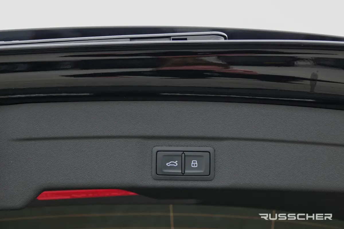 Edition One | 299Pk | quattro | S-Line | Plug-In Hybrid | 360° Camera | Spoiler pack | 22'' | Mythos Black