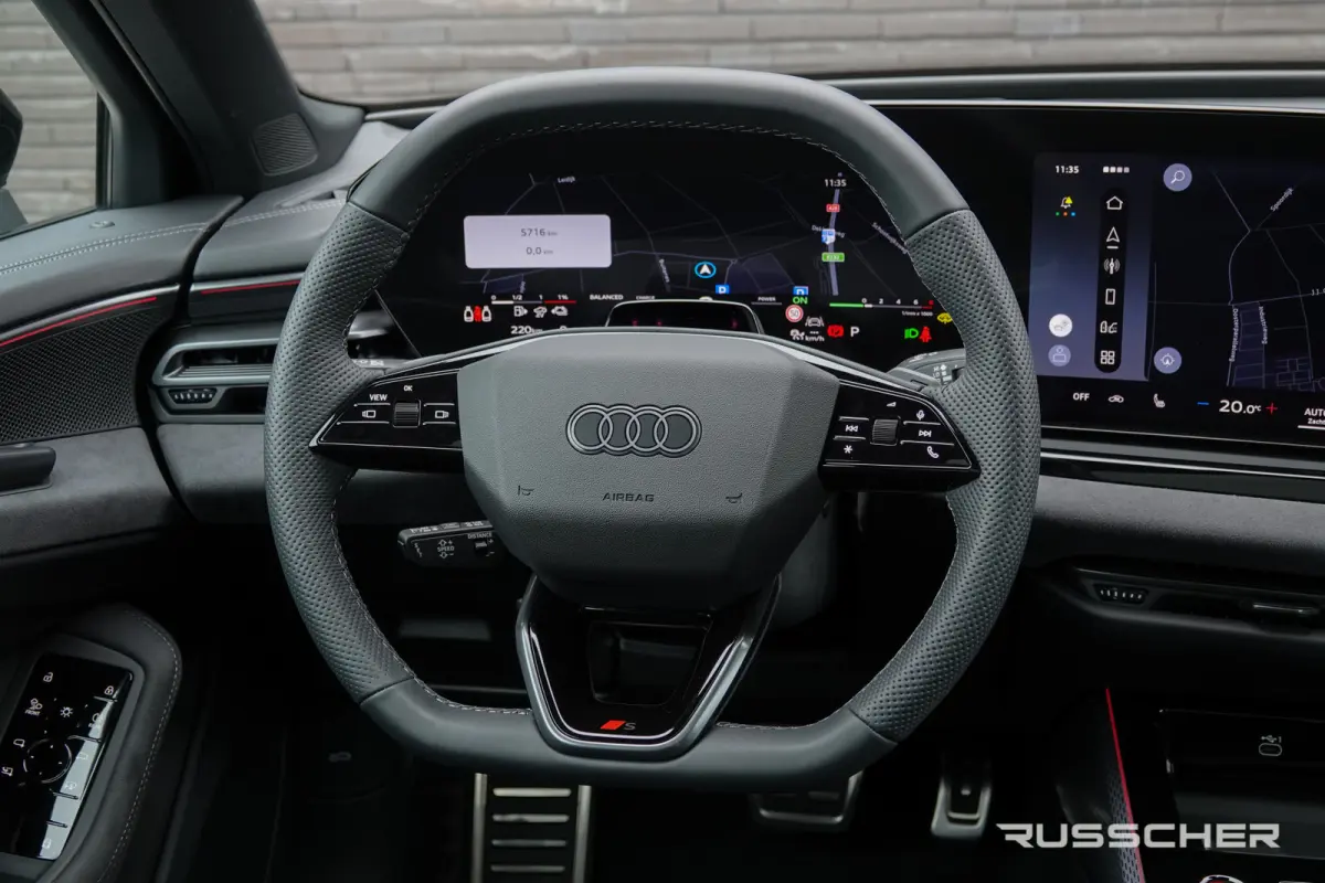 Edition One | 299Pk | quattro | S-Line | Plug-In Hybrid | 360° Camera | Spoiler pack | 22'' | Mythos Black