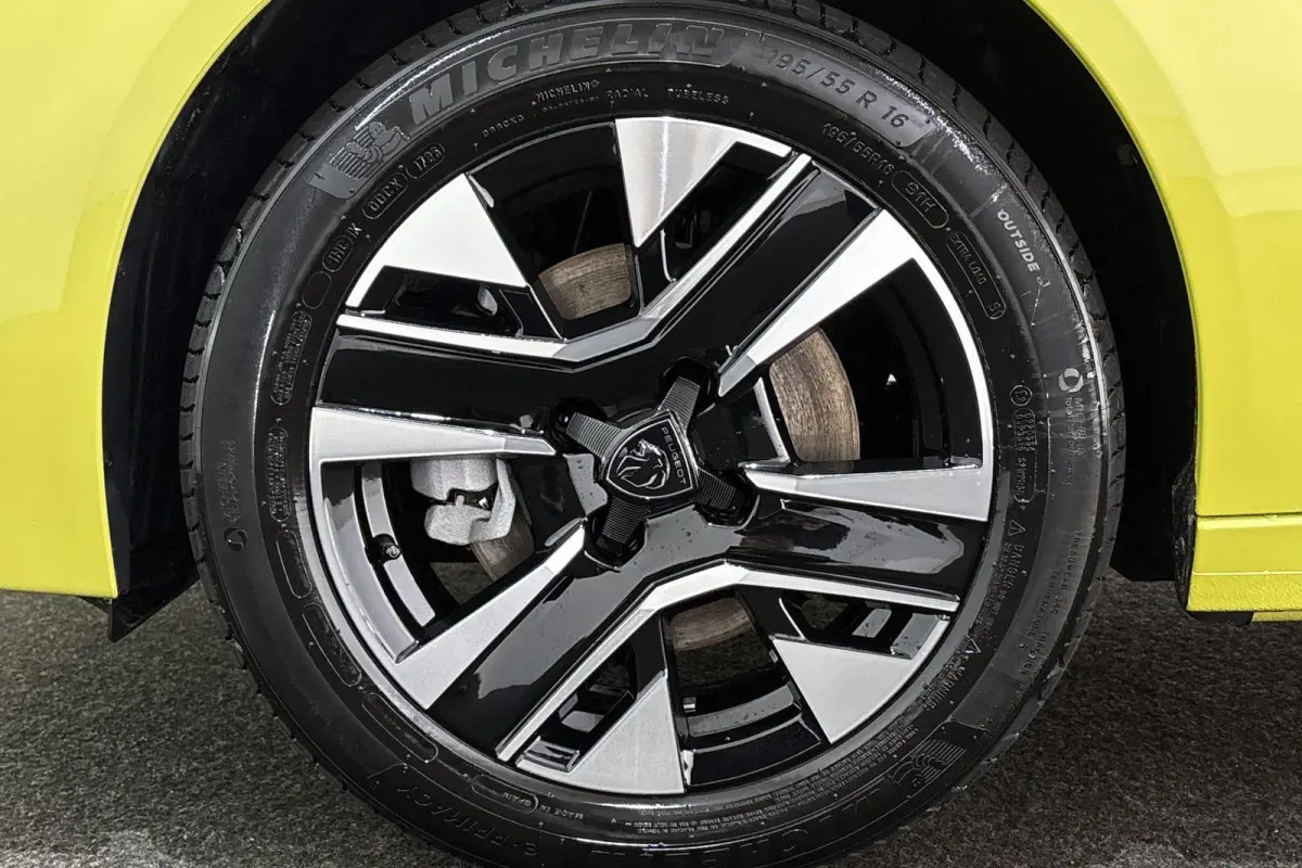 1.2 Hybrid 110 e-DCS6 Allure Camera Dodehoek Adaptive Cruise