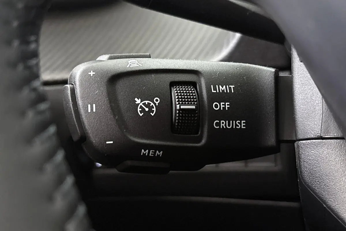 1.2 Hybrid 110 e-DCS6 Allure Camera Dodehoek Adaptive Cruise