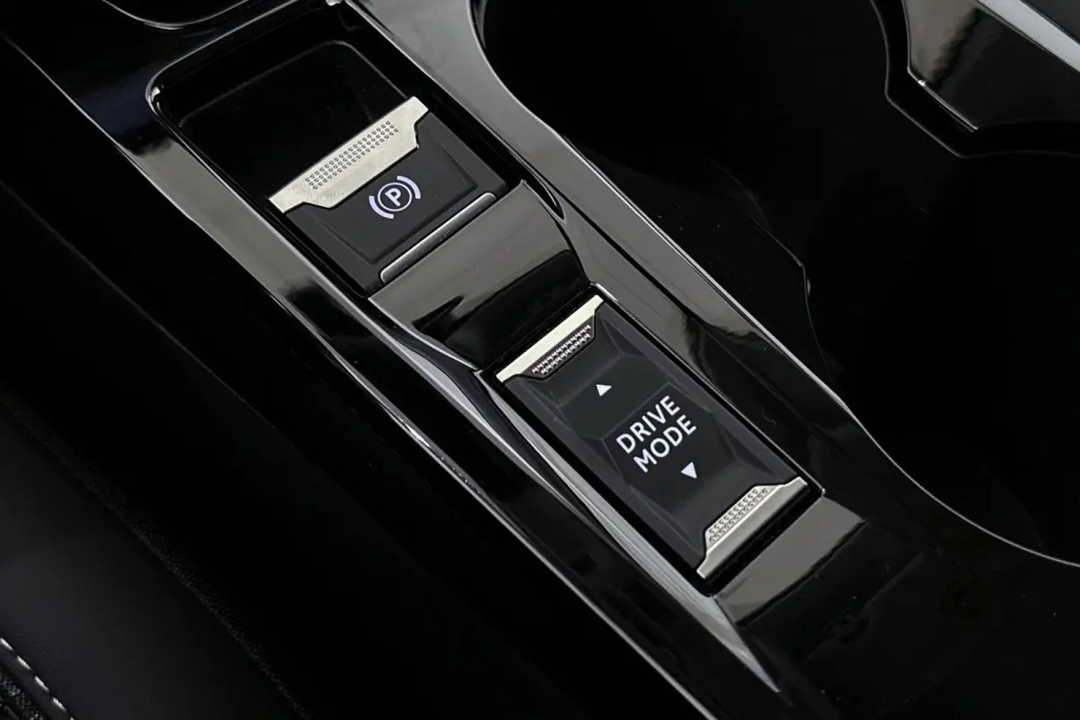 1.2 Hybrid 110 e-DCS6 Allure Camera Dodehoek Adaptive Cruise