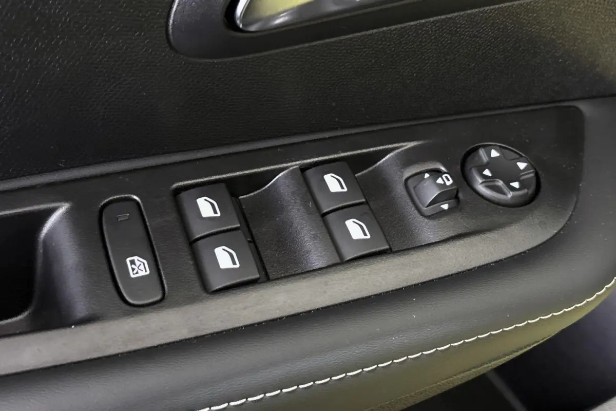 1.2 Hybrid 110 e-DCS6 Allure Camera Dodehoek Adaptive Cruise