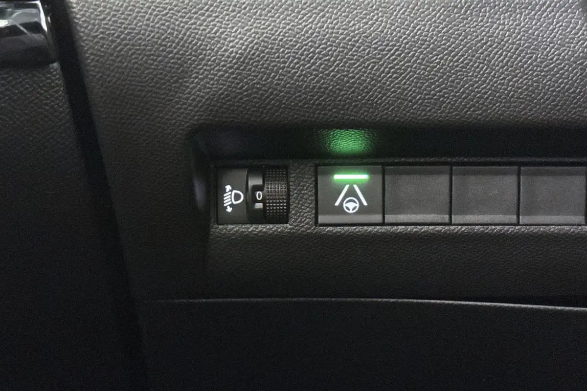 1.2 Hybrid 110 e-DCS6 Allure Camera Dodehoek Adaptive Cruise