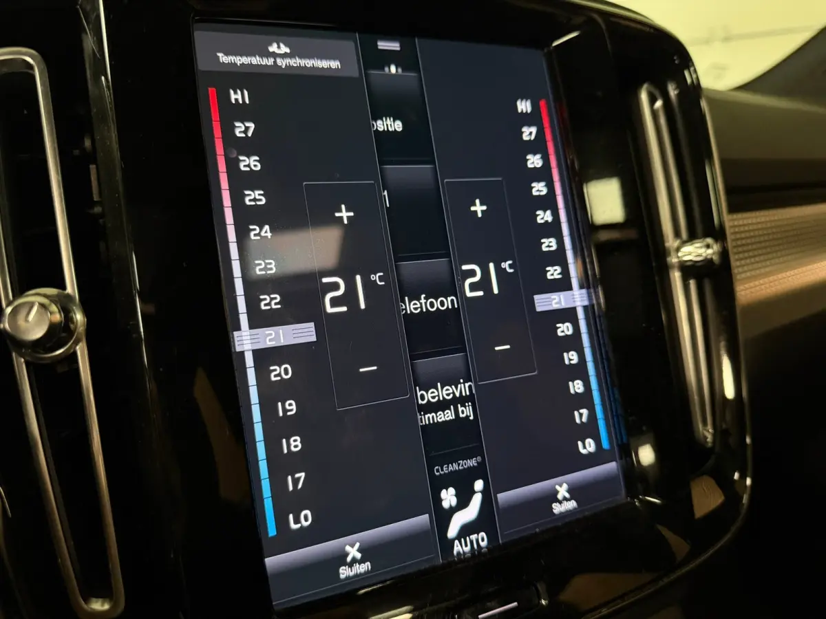 T2 Aut. R-Design Luxury | Vol! | Trekhaak | Schuifdak | 360 Camera | Harman Kardon | All Season banden | Adaptieve Cruise Control | Pilot Assist | Bestuurdersstoel elektrisch geheugen | Stoe