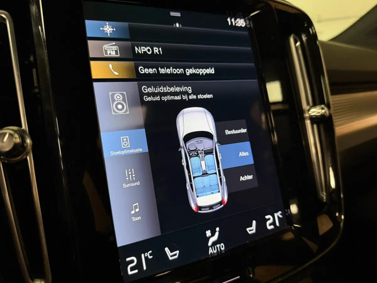 T2 Aut. R-Design Luxury | Vol! | Trekhaak | Schuifdak | 360 Camera | Harman Kardon | All Season banden | Adaptieve Cruise Control | Pilot Assist | Bestuurdersstoel elektrisch geheugen | Stoe