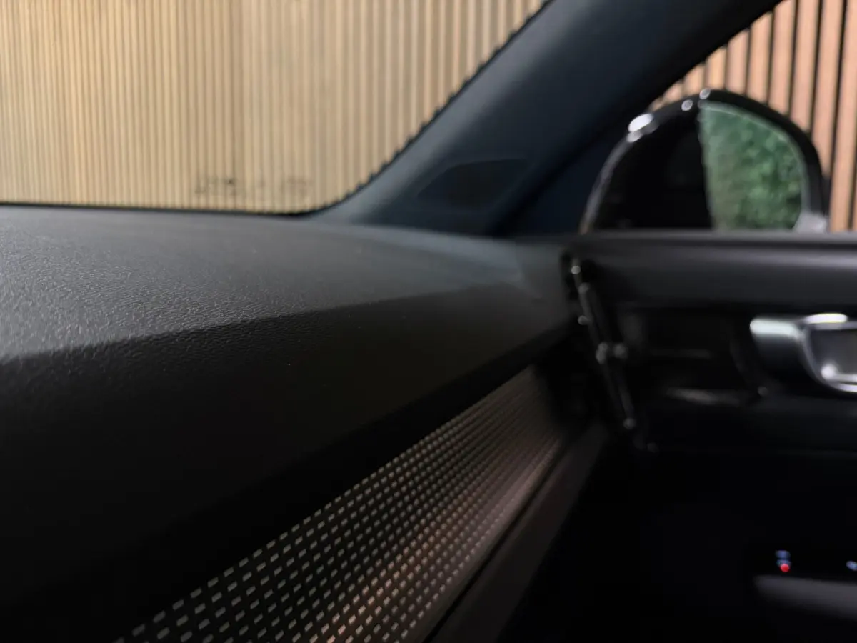 T2 Aut. R-Design Luxury | Vol! | Trekhaak | Schuifdak | 360 Camera | Harman Kardon | All Season banden | Adaptieve Cruise Control | Pilot Assist | Bestuurdersstoel elektrisch geheugen | Stoe
