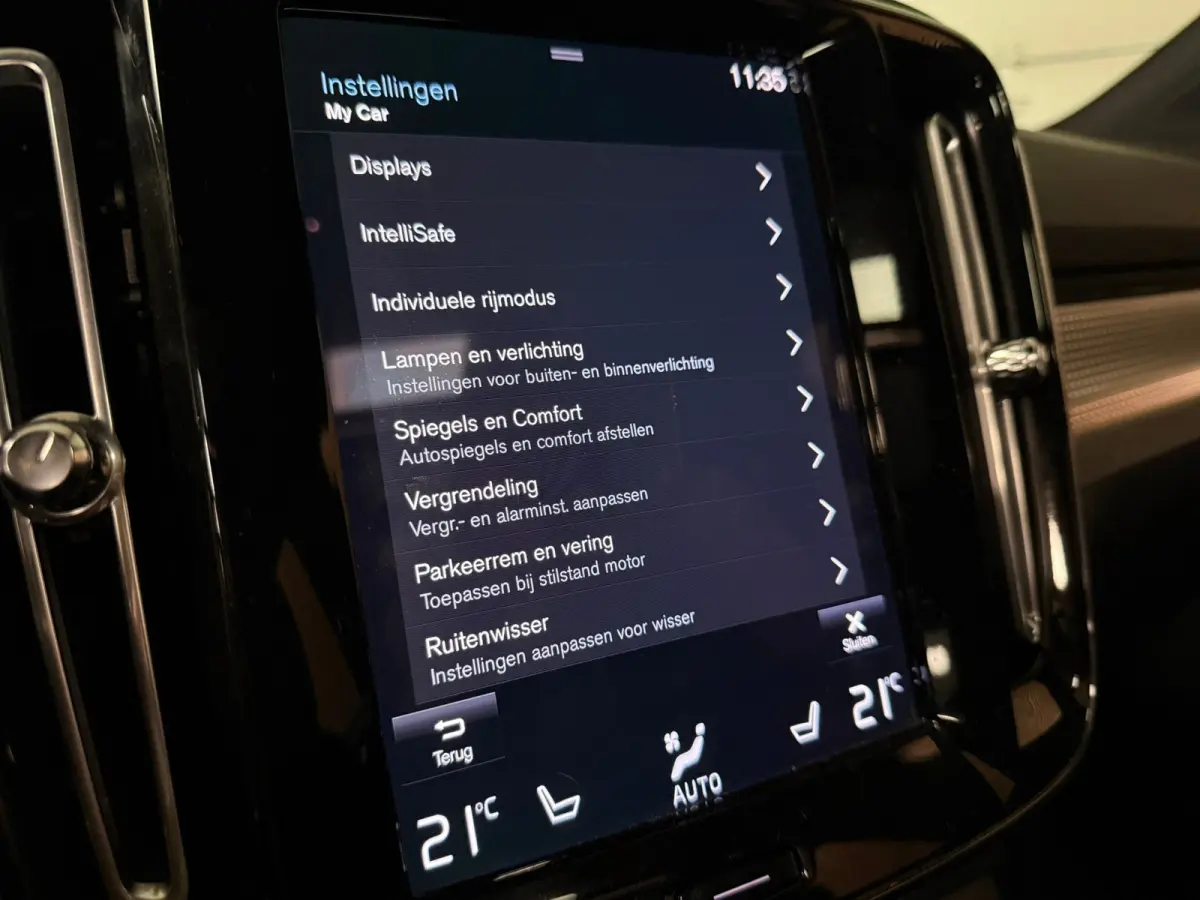T2 Aut. R-Design Luxury | Vol! | Trekhaak | Schuifdak | 360 Camera | Harman Kardon | All Season banden | Adaptieve Cruise Control | Pilot Assist | Bestuurdersstoel elektrisch geheugen | Stoe