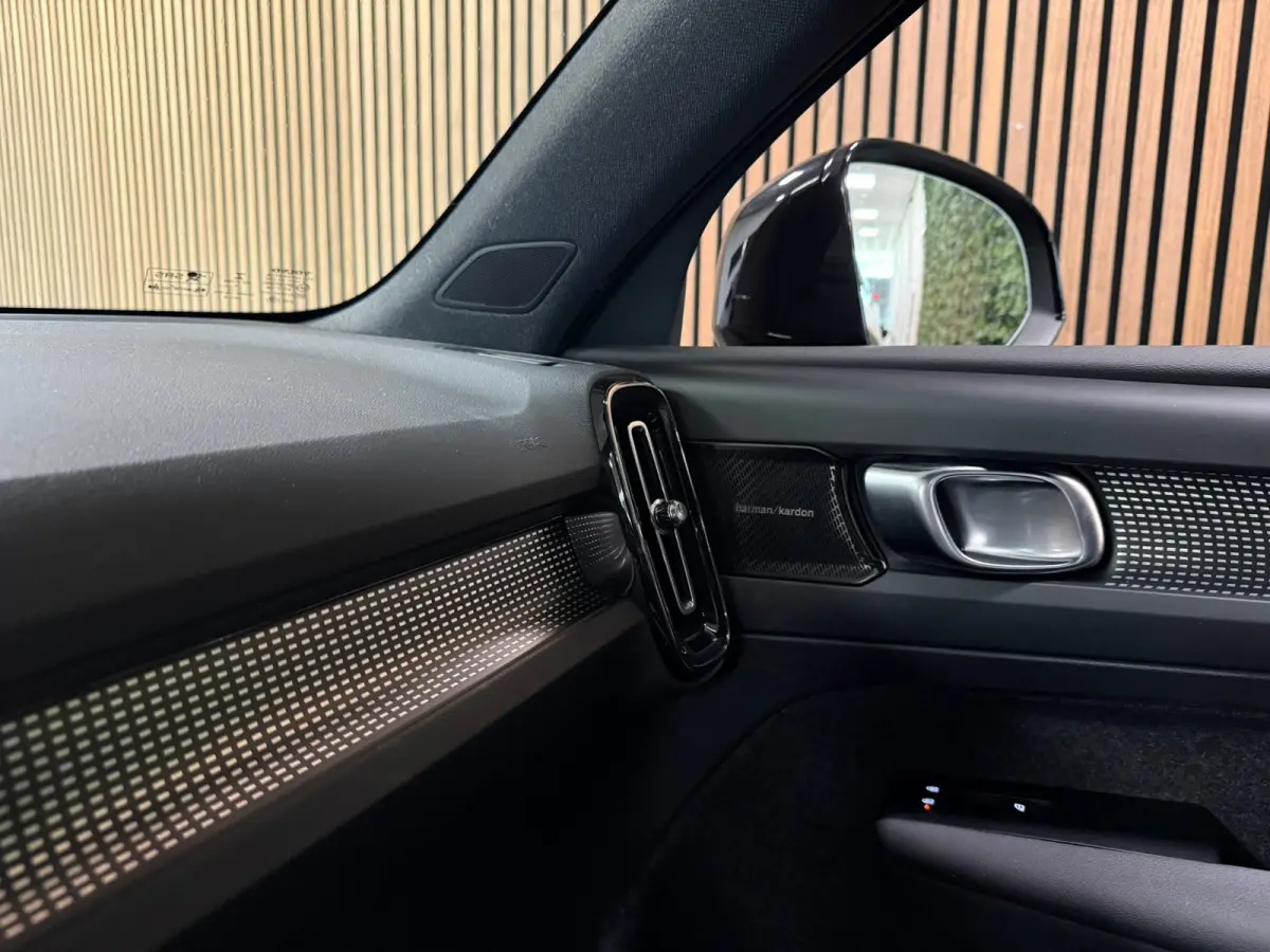 T2 Aut. R-Design Luxury | Vol! | Trekhaak | Schuifdak | 360 Camera | Harman Kardon | All Season banden | Adaptieve Cruise Control | Pilot Assist | Bestuurdersstoel elektrisch geheugen | Stoe