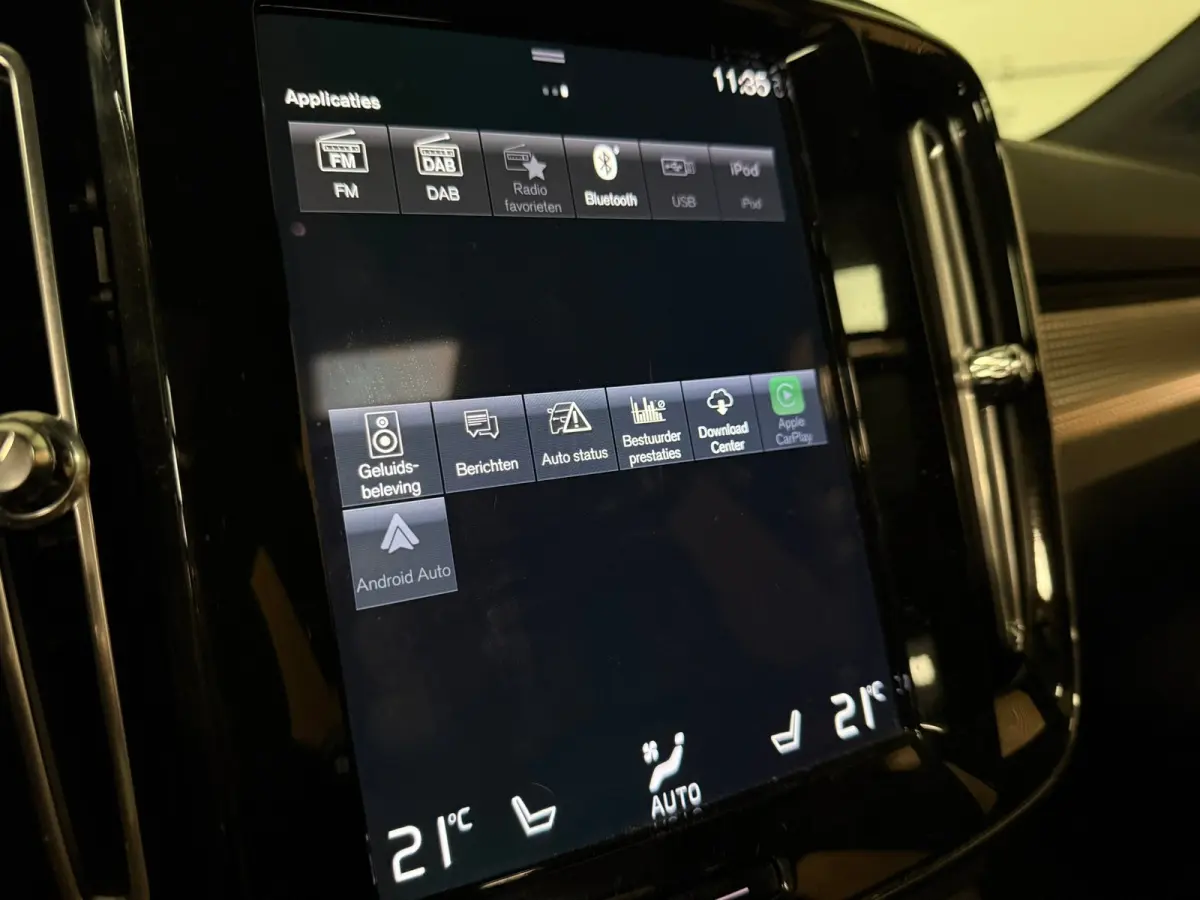 T2 Aut. R-Design Luxury | Vol! | Trekhaak | Schuifdak | 360 Camera | Harman Kardon | All Season banden | Adaptieve Cruise Control | Pilot Assist | Bestuurdersstoel elektrisch geheugen | Stoe