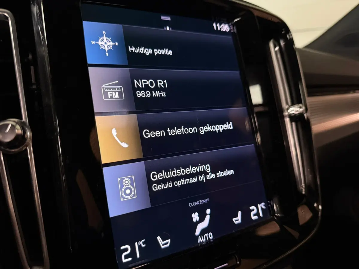 T2 Aut. R-Design Luxury | Vol! | Trekhaak | Schuifdak | 360 Camera | Harman Kardon | All Season banden | Adaptieve Cruise Control | Pilot Assist | Bestuurdersstoel elektrisch geheugen | Stoe