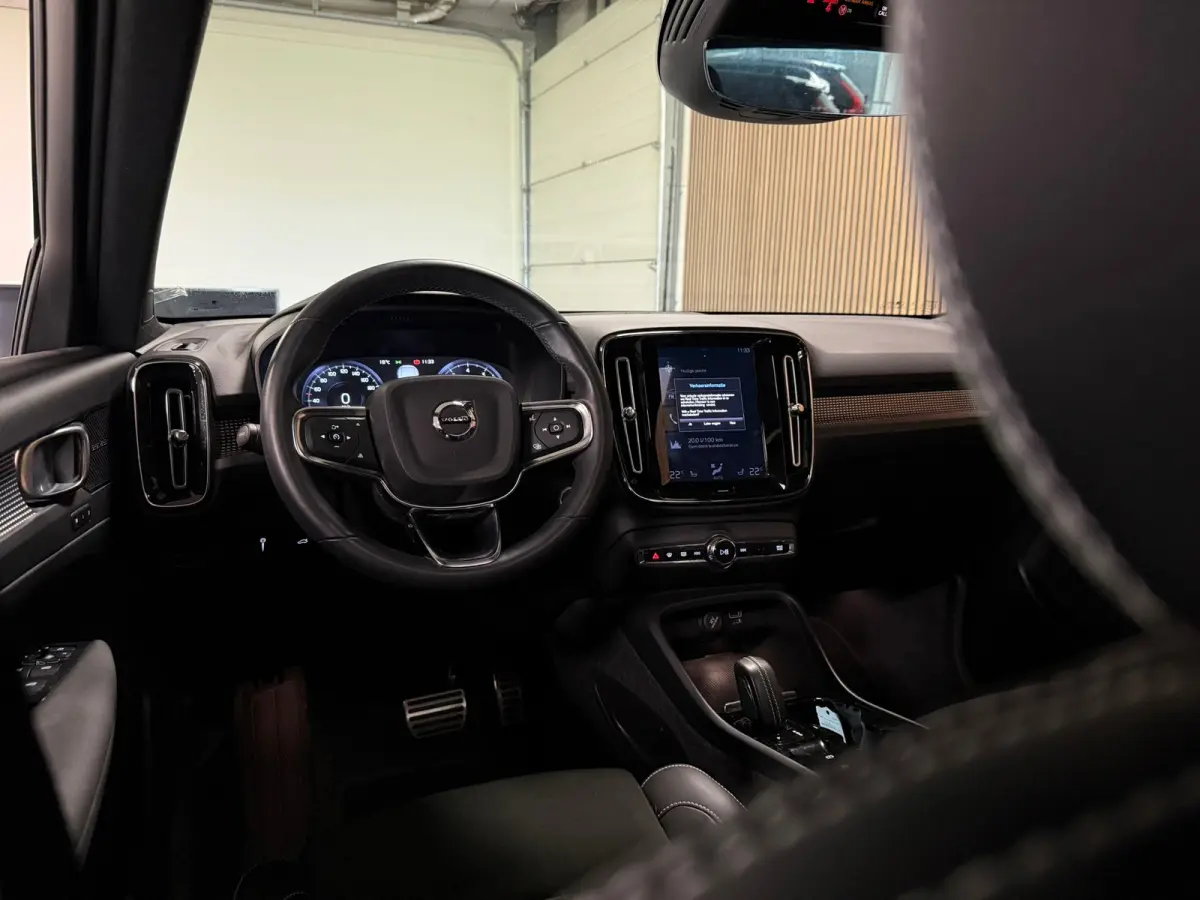 T2 Aut. R-Design Luxury | Vol! | Trekhaak | Schuifdak | 360 Camera | Harman Kardon | All Season banden | Adaptieve Cruise Control | Pilot Assist | Bestuurdersstoel elektrisch geheugen | Stoe