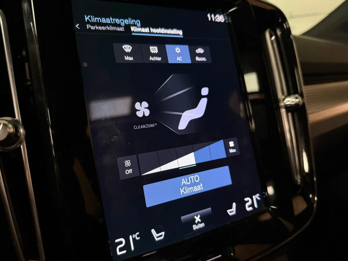 T2 Aut. R-Design Luxury | Vol! | Trekhaak | Schuifdak | 360 Camera | Harman Kardon | All Season banden | Adaptieve Cruise Control | Pilot Assist | Bestuurdersstoel elektrisch geheugen | Stoe