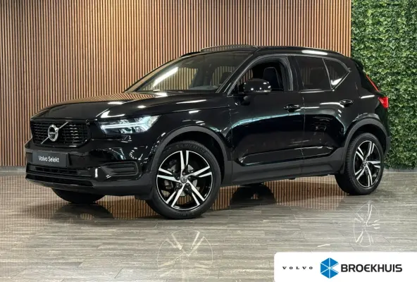 T2 Aut. R-Design Luxury | Vol! | Trekhaak | Schuifdak | 360 Camera | Harman Kardon | All Season banden | Adaptieve Cruise Control | Pilot Assist | Bestuurdersstoel elektrisch geheugen | Stoe