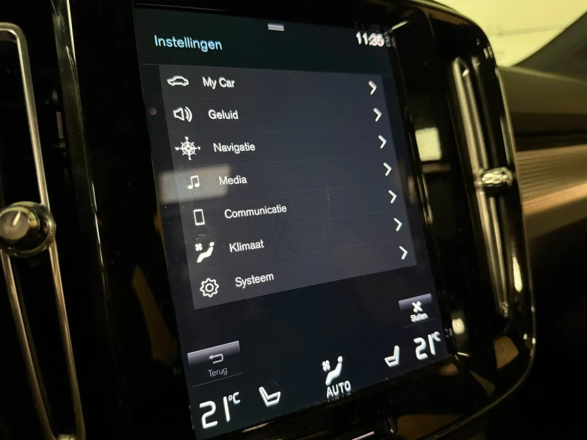 T2 Aut. R-Design Luxury | Vol! | Trekhaak | Schuifdak | 360 Camera | Harman Kardon | All Season banden | Adaptieve Cruise Control | Pilot Assist | Bestuurdersstoel elektrisch geheugen | Stoe