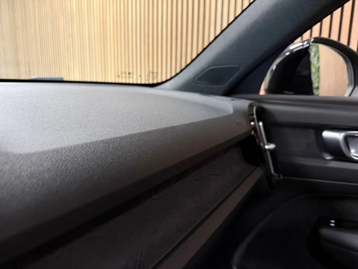 Plus | Trekhaak | All Season banden | Adaptieve Cruise Control | Stoel en Stuurwielverwarming | 19 inch | Parkeercamera | Pilot Assist | BLIS Dode Hoek Detectie | Textiel City Canvas bekledi