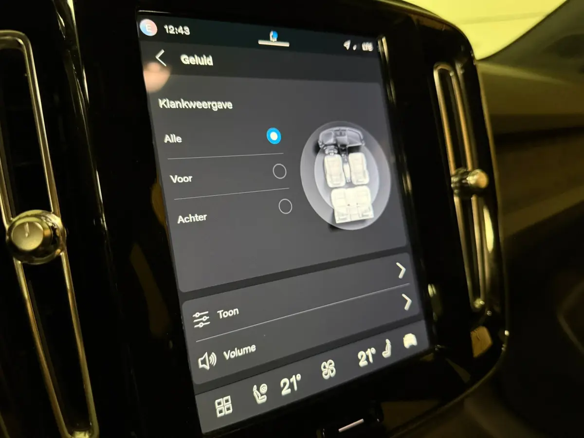 Plus | Trekhaak | All Season banden | Adaptieve Cruise Control | Stoel en Stuurwielverwarming | 19 inch | Parkeercamera | Pilot Assist | BLIS Dode Hoek Detectie | Textiel City Canvas bekledi