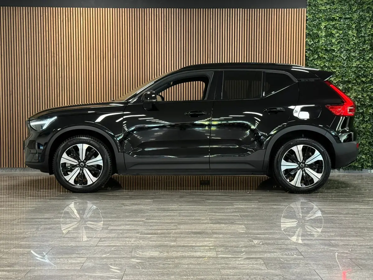Plus | Trekhaak | All Season banden | Adaptieve Cruise Control | Stoel en Stuurwielverwarming | 19 inch | Parkeercamera | Pilot Assist | BLIS Dode Hoek Detectie | Textiel City Canvas bekledi
