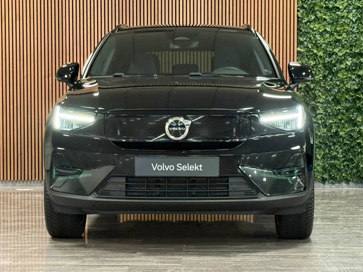 Plus | Trekhaak | All Season banden | Adaptieve Cruise Control | Stoel en Stuurwielverwarming | 19 inch | Parkeercamera | Pilot Assist | BLIS Dode Hoek Detectie | Textiel City Canvas bekledi