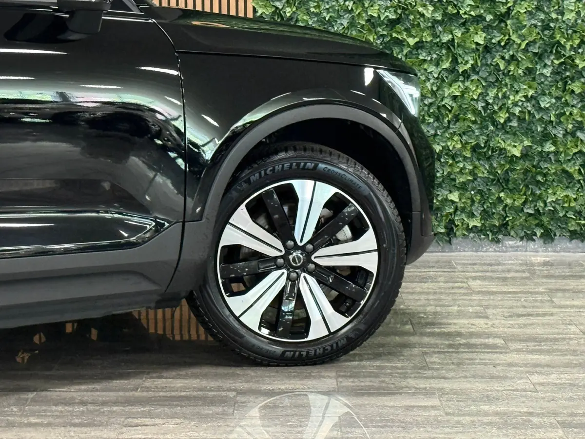 Plus | Trekhaak | All Season banden | Adaptieve Cruise Control | Stoel en Stuurwielverwarming | 19 inch | Parkeercamera | Pilot Assist | BLIS Dode Hoek Detectie | Textiel City Canvas bekledi