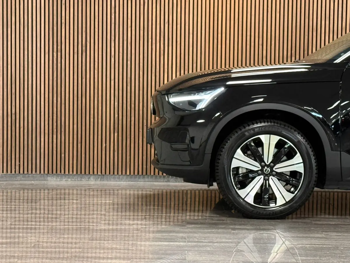 Plus | Trekhaak | All Season banden | Adaptieve Cruise Control | Stoel en Stuurwielverwarming | 19 inch | Parkeercamera | Pilot Assist | BLIS Dode Hoek Detectie | Textiel City Canvas bekledi