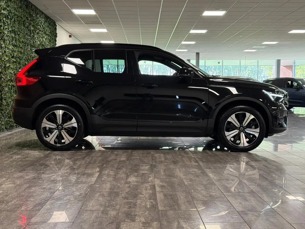 Plus | Trekhaak | All Season banden | Adaptieve Cruise Control | Stoel en Stuurwielverwarming | 19 inch | Parkeercamera | Pilot Assist | BLIS Dode Hoek Detectie | Textiel City Canvas bekledi