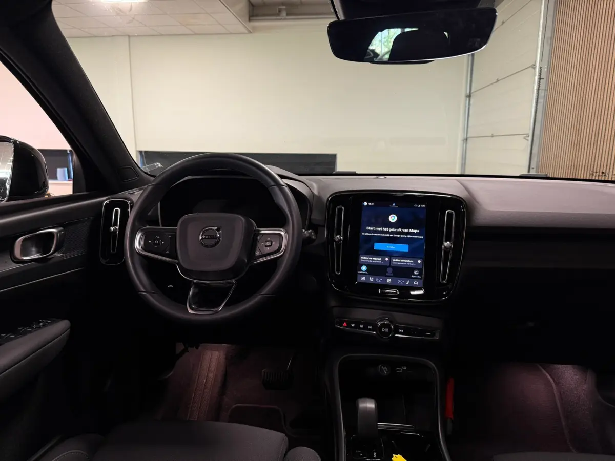 Plus | Trekhaak | All Season banden | Adaptieve Cruise Control | Stoel en Stuurwielverwarming | 19 inch | Parkeercamera | Pilot Assist | BLIS Dode Hoek Detectie | Textiel City Canvas bekledi